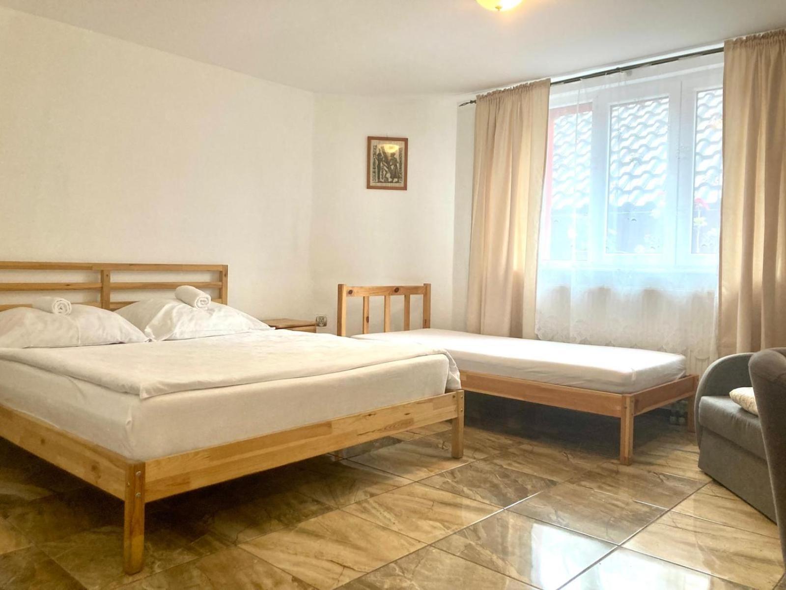 Luxor Hotel Havířov Buitenkant foto
