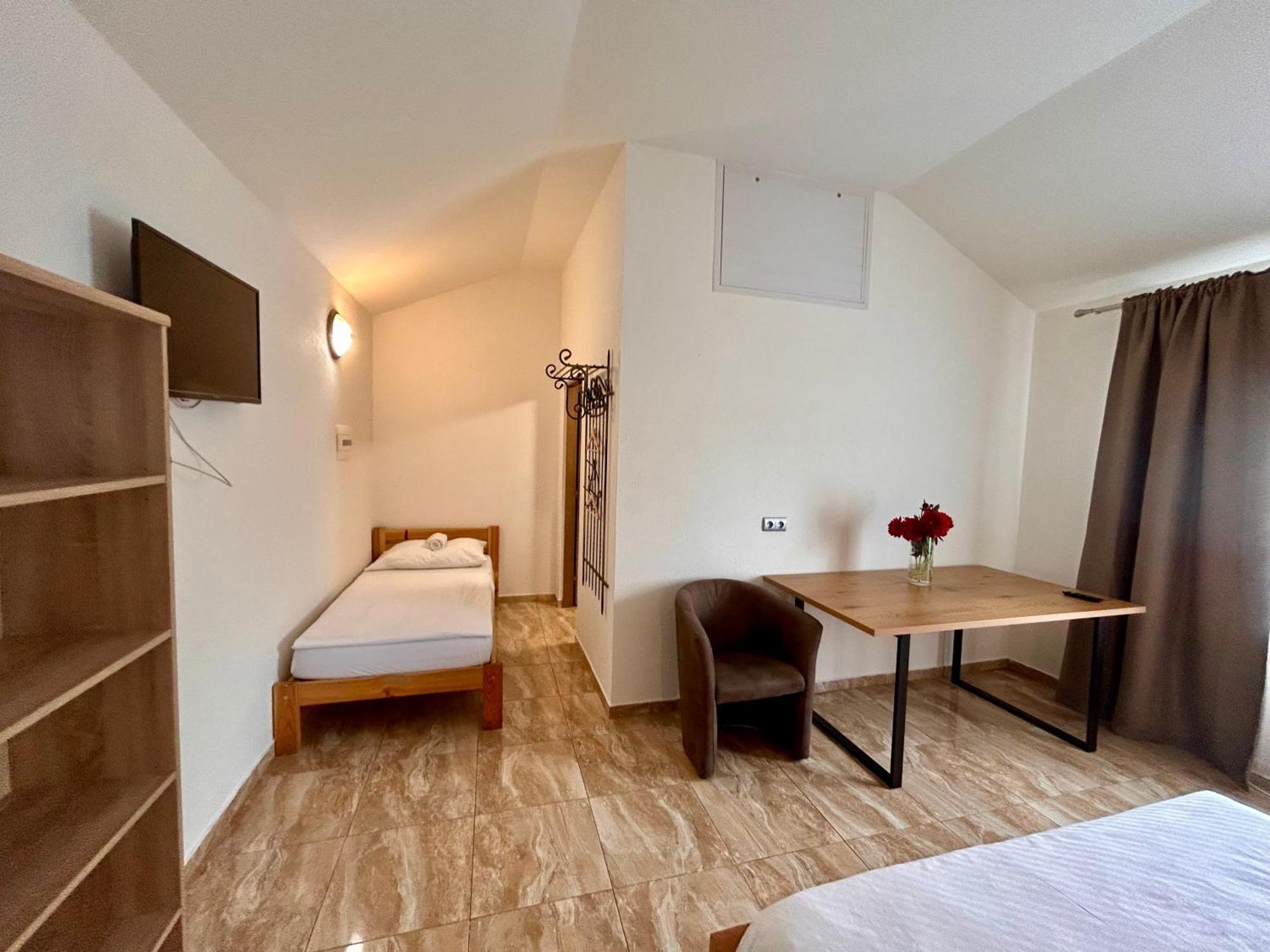 Luxor Hotel Havířov Buitenkant foto