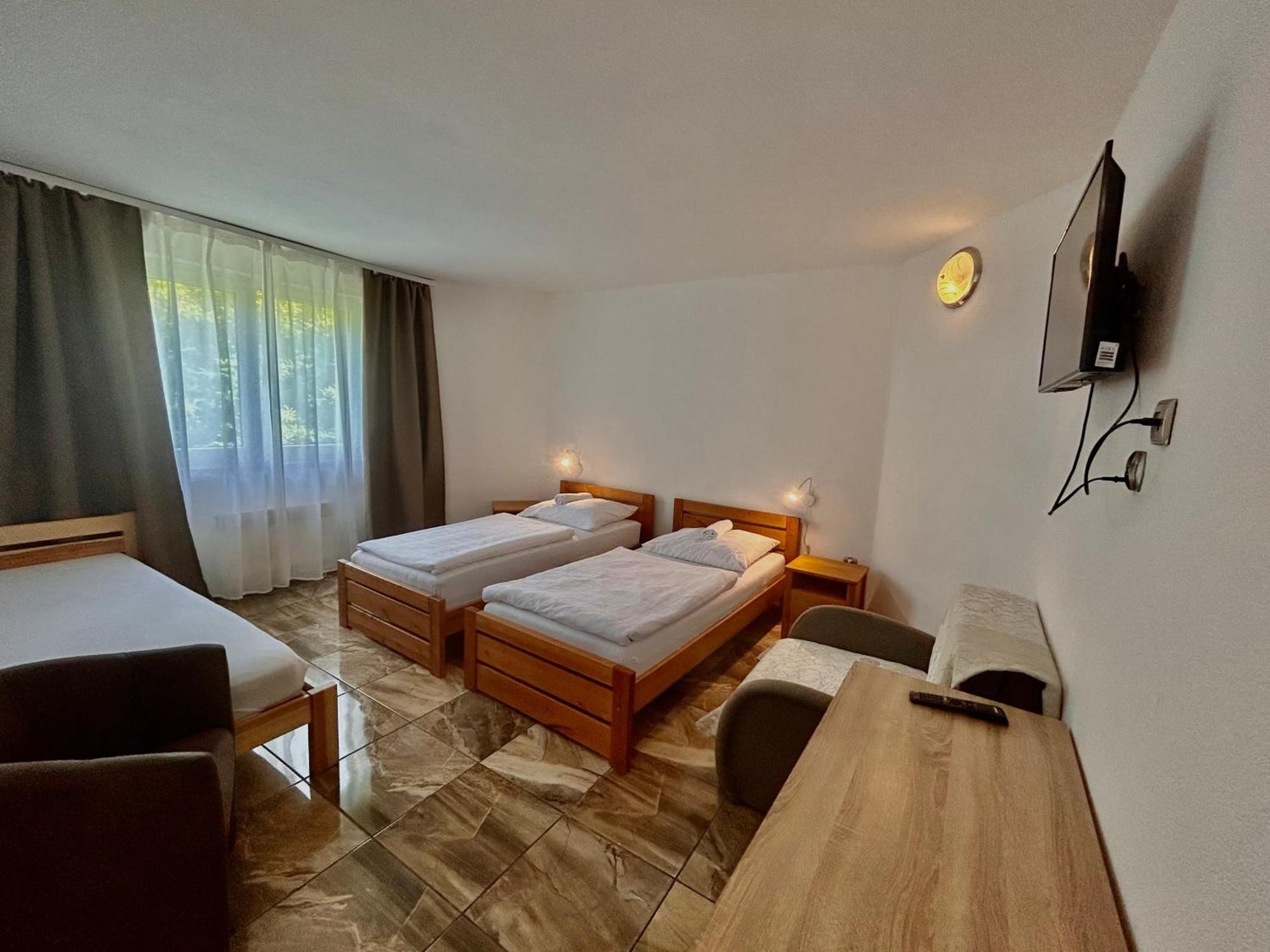Luxor Hotel Havířov Buitenkant foto
