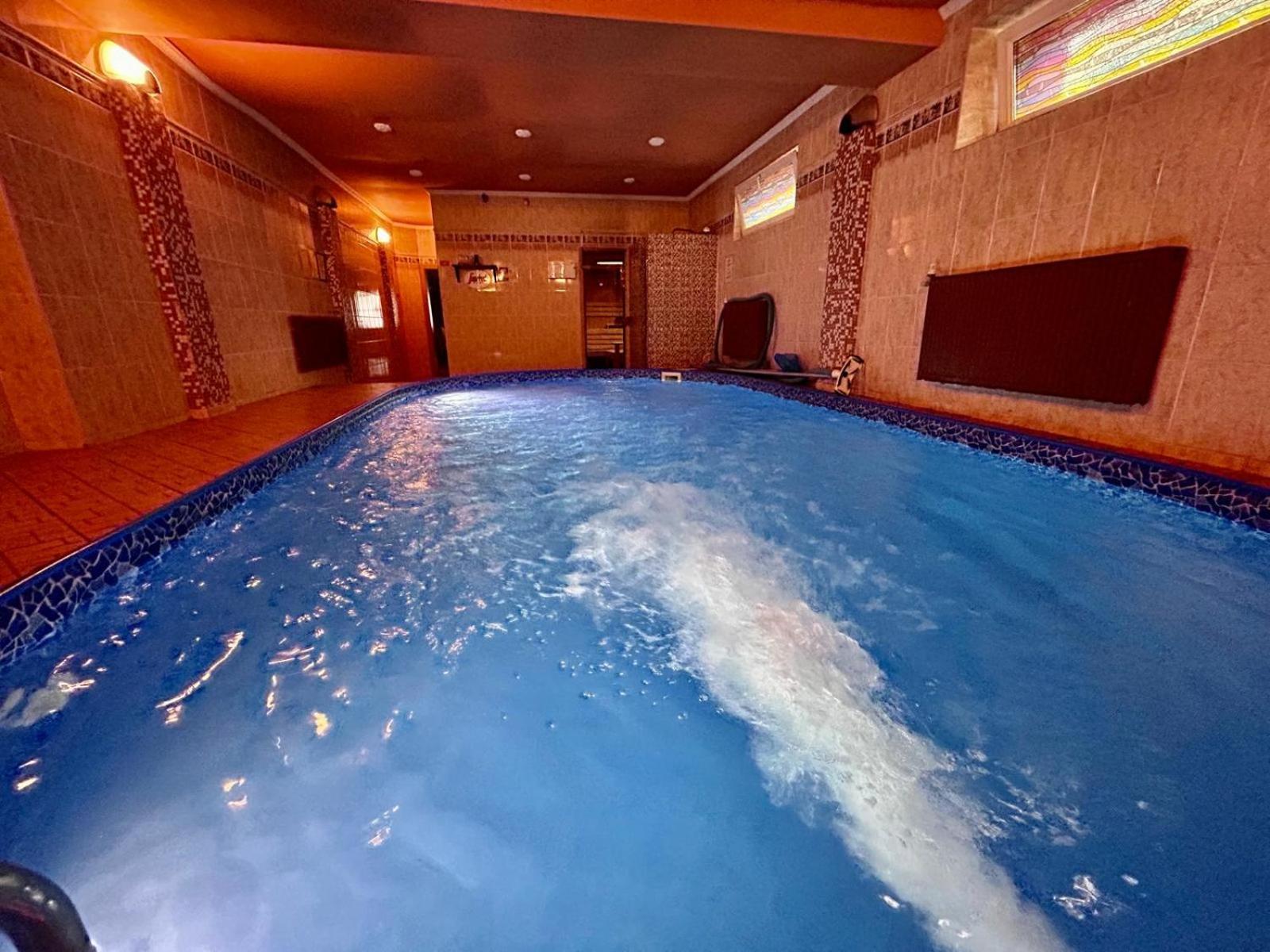 Luxor Hotel Havířov Buitenkant foto