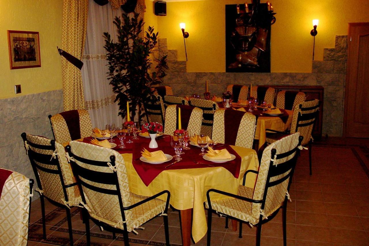 Luxor Hotel Havířov Buitenkant foto